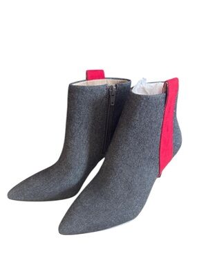 NIN G.I.L.I Gray Pointed Toe Ankle Boots with Pink Accent